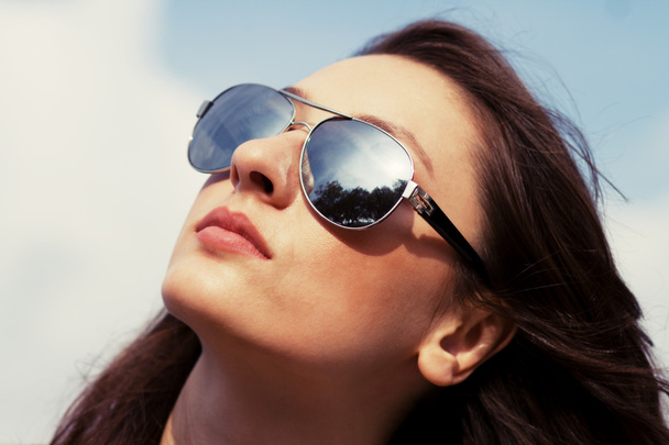 Cool young girl in sunglasses - Фото, зображення