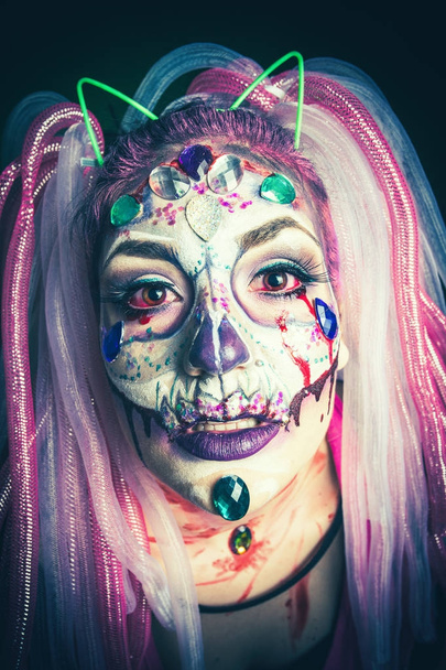 enge halloween vrouw close-up studio schoot  - Foto, afbeelding