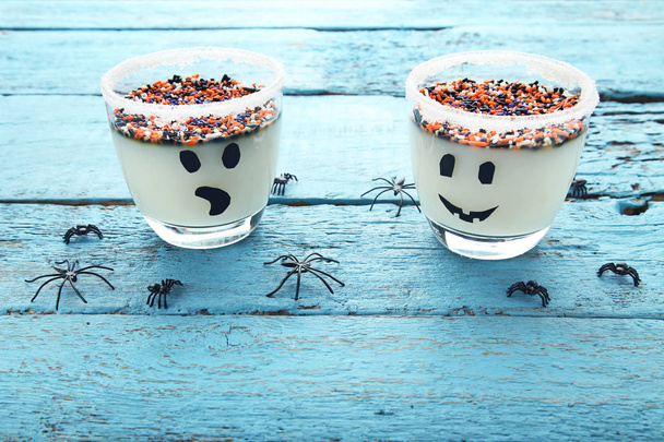 Halloween jelly in glasses with sprinkles - Foto, afbeelding