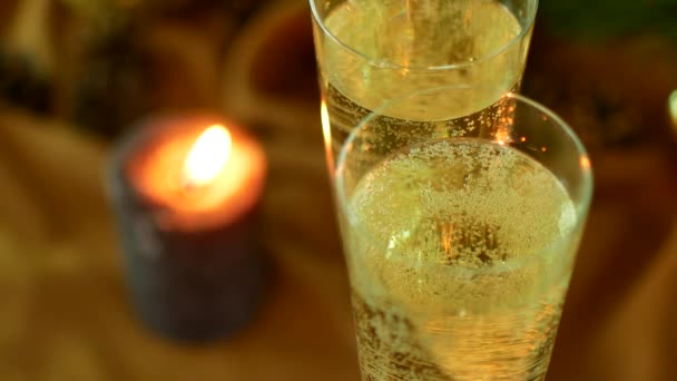 Christmas evening. Champagne in glasses. Candles and a Christmas tree. - Materiaali, video