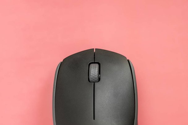 Комп'ютерна миша крупним планом
  - Фото, зображення
