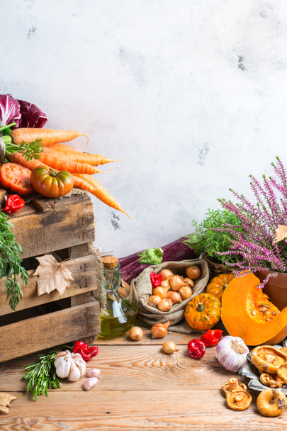 Őszi őszi dekoratív ünnepi Hálaadás háttér zöldségekkel - Fotó, kép