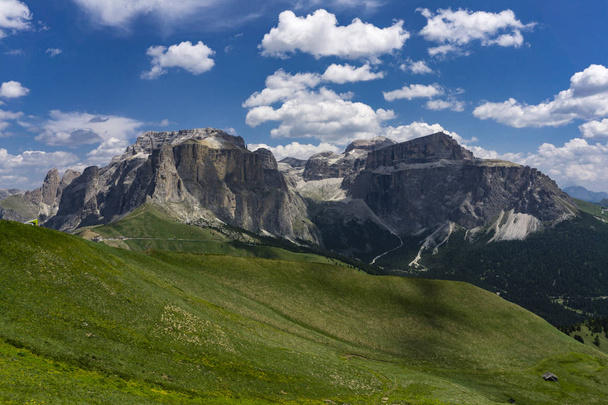 Sella grup harika yaz manzarası. Dolomites. İtalya. - Fotoğraf, Görsel