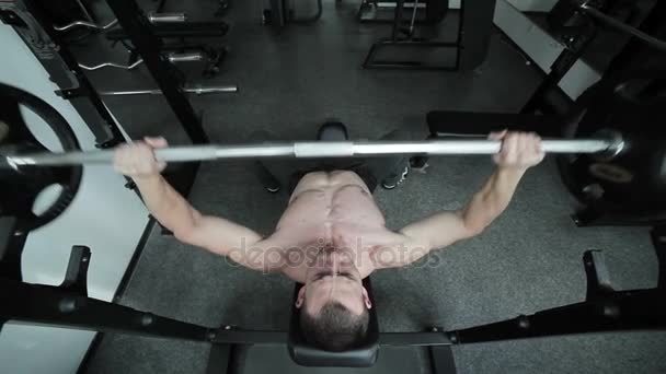 Bodybuilder lifts the bar. - Footage, Video