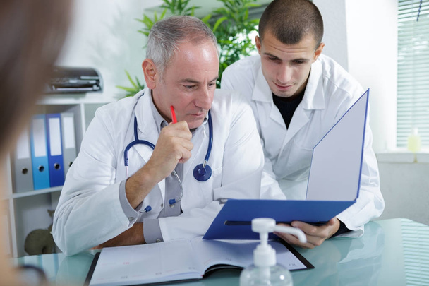doctor and student doctor is explaining something - Foto, Imagem