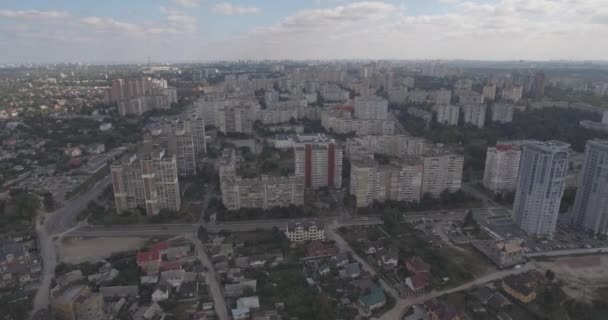 indagine aerea: Kiev-Akademgorodok. paesaggio urbano dall'aria
. - Filmati, video