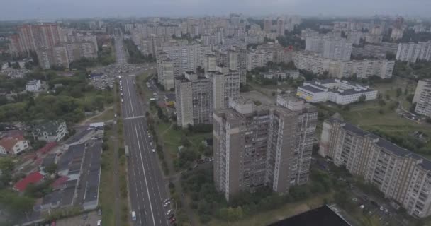 aerial survey. city of megalopolis Kyiv-Akademgorodok from a height. autumn day cloud. a large number of high-rise buildings in the sleeping district of Kiev. architecture of the times of the USSR - Séquence, vidéo