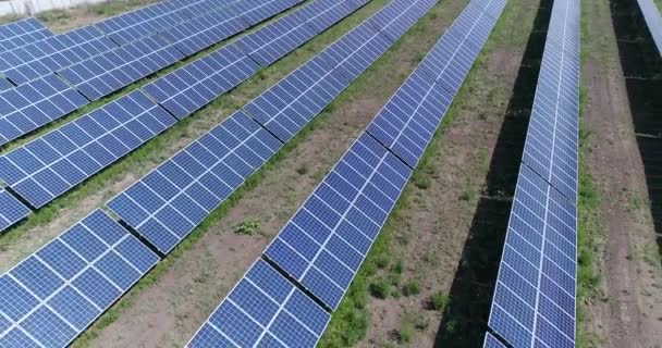 Aerial view to solar power plant. Industrial background on renewable resources theme. flying over rows of solar panels, solar panels, solar panels on the field, top view, View from above, 4K - 映像、動画
