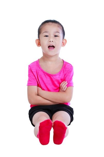 Criança asiática em sportswear abrir a boca. Isolado sobre fundo branco
. - Foto, Imagem