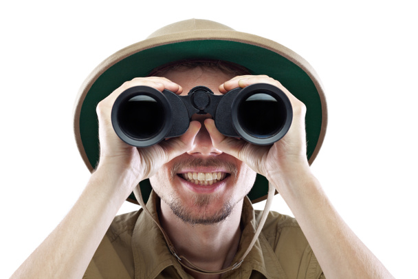 Feliz explorador mirando a través de binoculares
 - Foto, Imagen