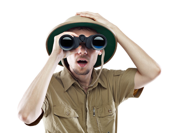 Explorador asombrado mirando a través de binoculares
 - Foto, Imagen