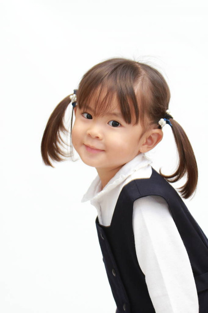 Японська дівчина в офіційну одяг (2 роки старі) (профіль) - Фото, зображення