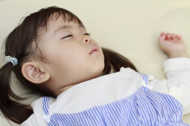 schlafende Japanerin (2 Jahre alt)) - Foto, Bild