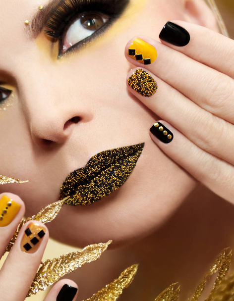 Festive yellow black manicure and makeup . - Valokuva, kuva