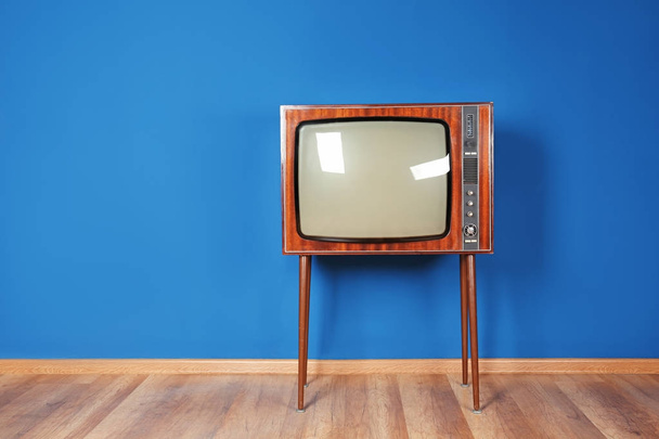 Old TV against color wall - Foto, Imagen