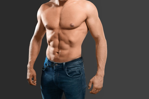 Muscular man on dark background - Foto, afbeelding
