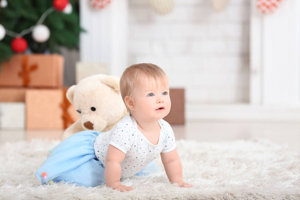 Adorable baby in room decorated for Christmas - Фото, зображення