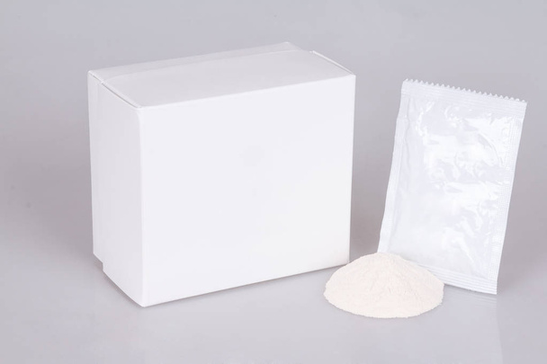 Paquete de medicamentos de papel blanco, bolsa blanca para polvo
 - Foto, Imagen