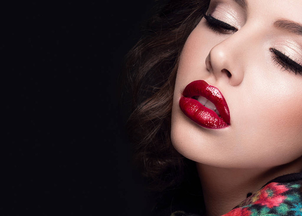 Beautiful woman with red lips - Zdjęcie, obraz