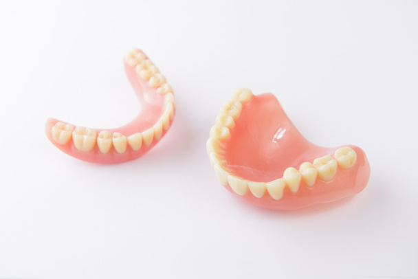 prothèses dentaires sur fond blanc
 - Photo, image
