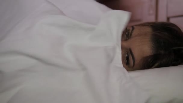 Wakes up In Bed Nice Woman In Makeup Smiles And flips To the Other Side - Imágenes, Vídeo