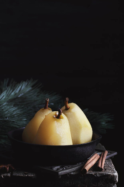 pears in orange syrup - Foto, imagen
