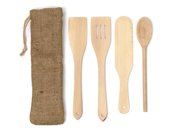 utensilios de cocina de madera aislados sobre fondo blanco - Foto, imagen