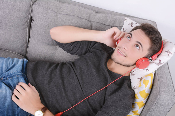 Man listening music on couch. - Foto, immagini