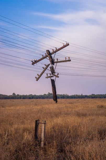 Linha eléctrica abandonada
 - Foto, Imagem
