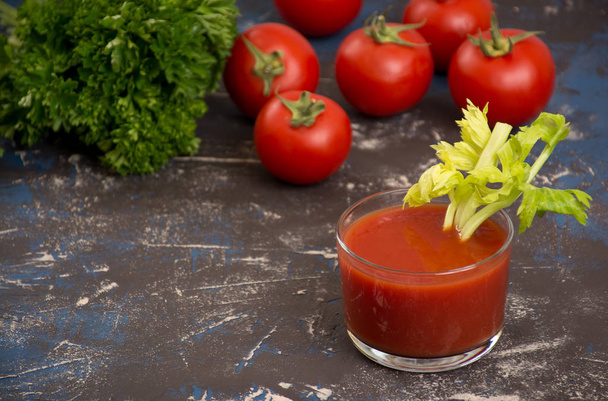 Bicchiere di succo di pomodoro - Foto, immagini