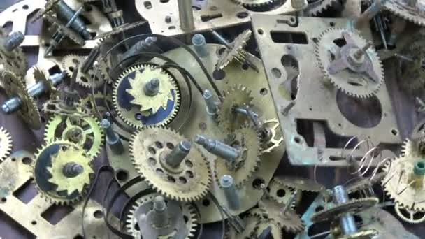 Vintage analogové hodiny mosazné převody a čepy, otáčení pozadí - Záběry, video