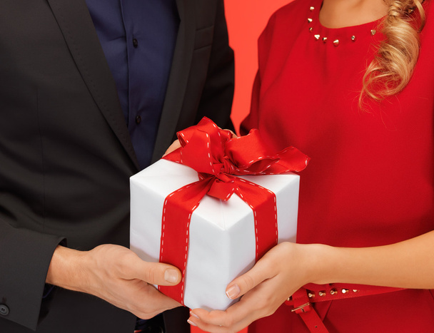 Man and woman's hands with gift box - Foto, Imagem