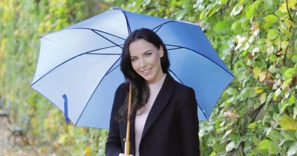 Pretty woman with umbrella - Footage, Video