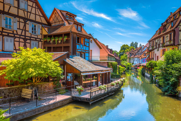 Strasbourg, Alsace, Fransa-Temmuz 10, 2017: eski şehir Colmar, - Fotoğraf, Görsel