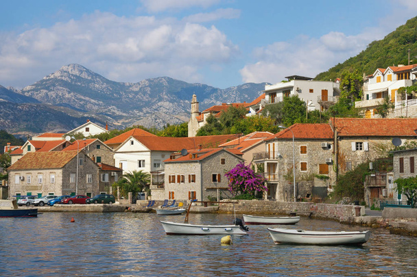 Средиземноморская деревня Лепетан. Которский залив, Тиват, Черногория
 - Фото, изображение