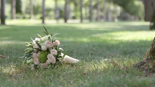 Bouquet of flowers on the grass - Footage, Video