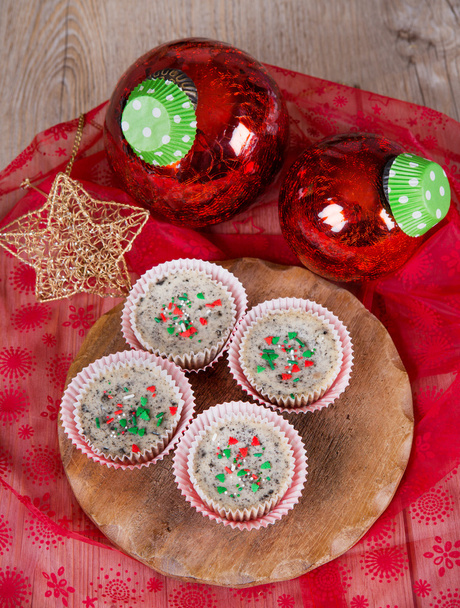 Galletas de Navidad y pasteles de queso crema en forma de magdalena
 - Foto, imagen