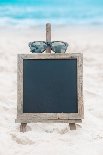 Chalk board with sunglasses in the sand on beach tropic exotic b - Фото, изображение