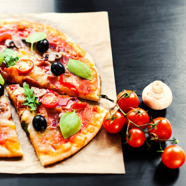 Delicious italian pizza - Foto, imagen