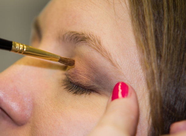 Proceso de maquillaje ocular
 - Foto, Imagen