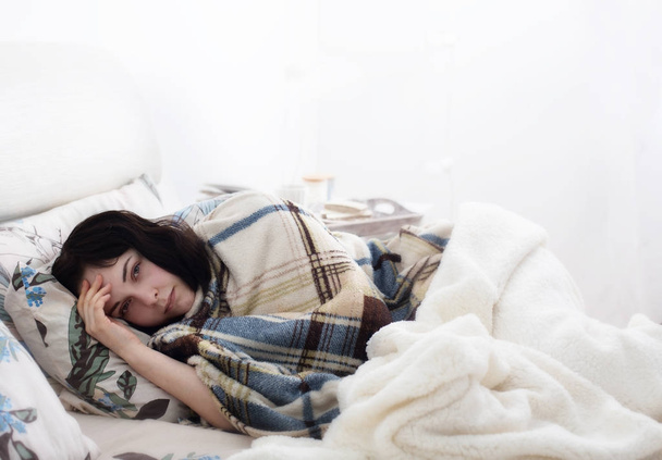 sick girl in bed - Fotoğraf, Görsel