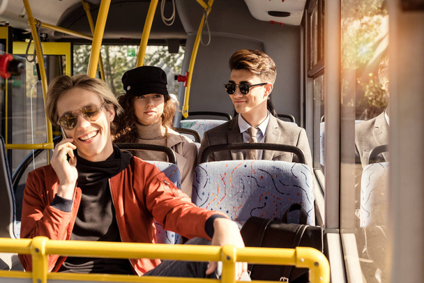люди на общественном транспорте
 - Фото, изображение