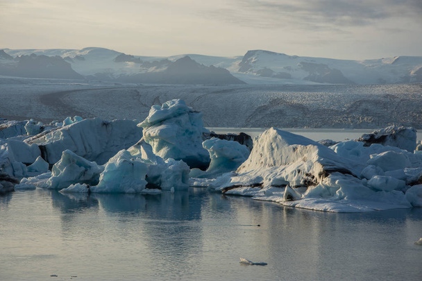 Islande, Lagune de Jokulsarlon, Belle image de paysage froid de la baie de lagune de glacier icelandique
, - Photo, image