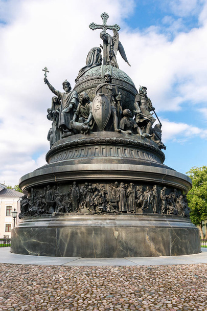 ロシア記念碑 (1862 年) で、ノヴゴロド クレムリン、ルッシのミレニアム - 写真・画像