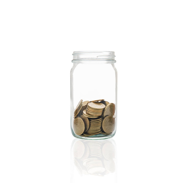 Münzen im Glas, Konzept der Bargeldansammlung für Notfälle. - Foto, Bild