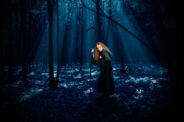 Witch in night forest - Fotoğraf, Görsel