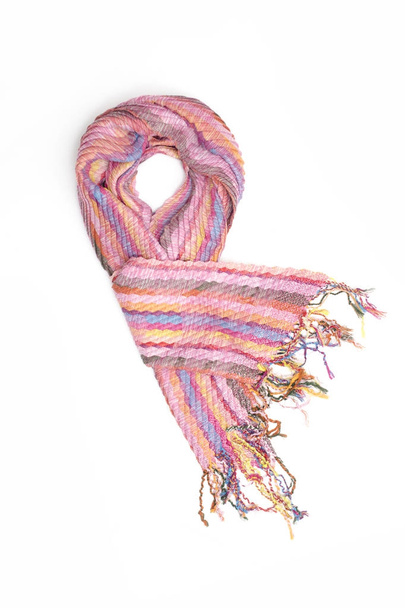 écharpe rose pour femme avec motif isolé sur blanc
 - Photo, image