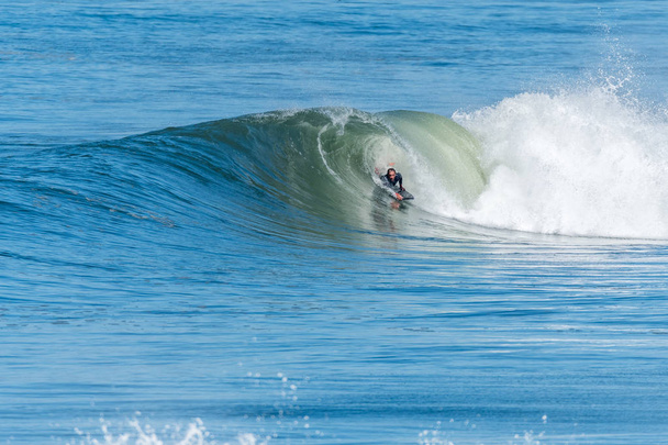 Bodyboarder surfing ocean fala - Zdjęcie, obraz