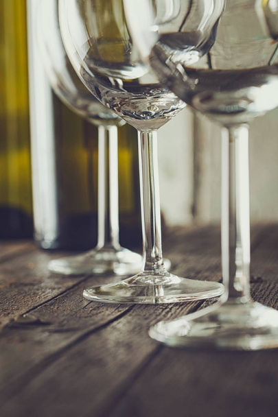 Wine glass on wood - Фото, зображення