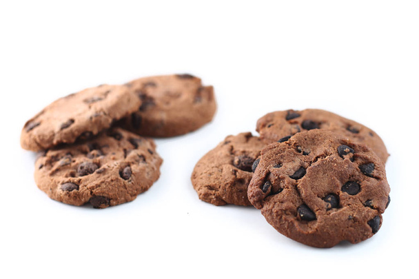 Cookies s čokoládou izolovaných na bílém pozadí - Fotografie, Obrázek